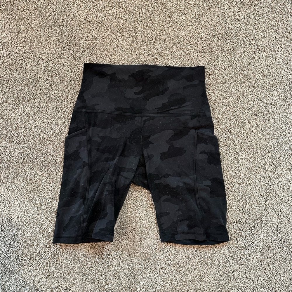 Lululemon Align bike shorts w pockets size 6